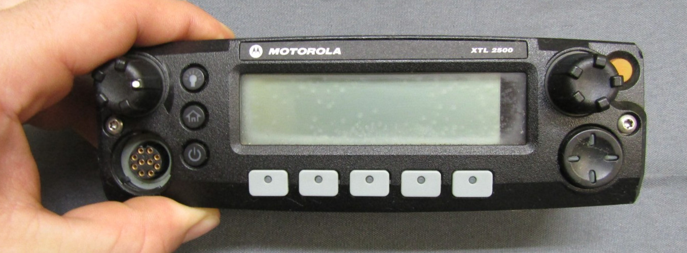 Motorola XTL2500 450-520 MHz UHF Remote Head Two Way Radio M21SSM9PW1AN