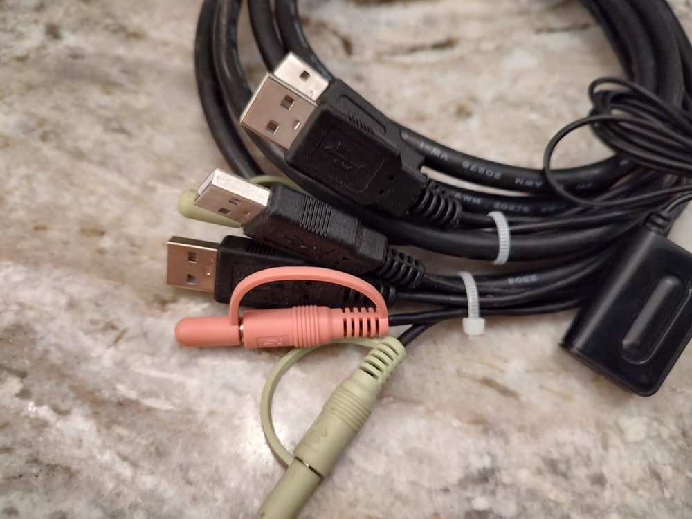 IOGEAR GCS72U Port USB Cable KVM Switch w/ Audio & Microphone Support