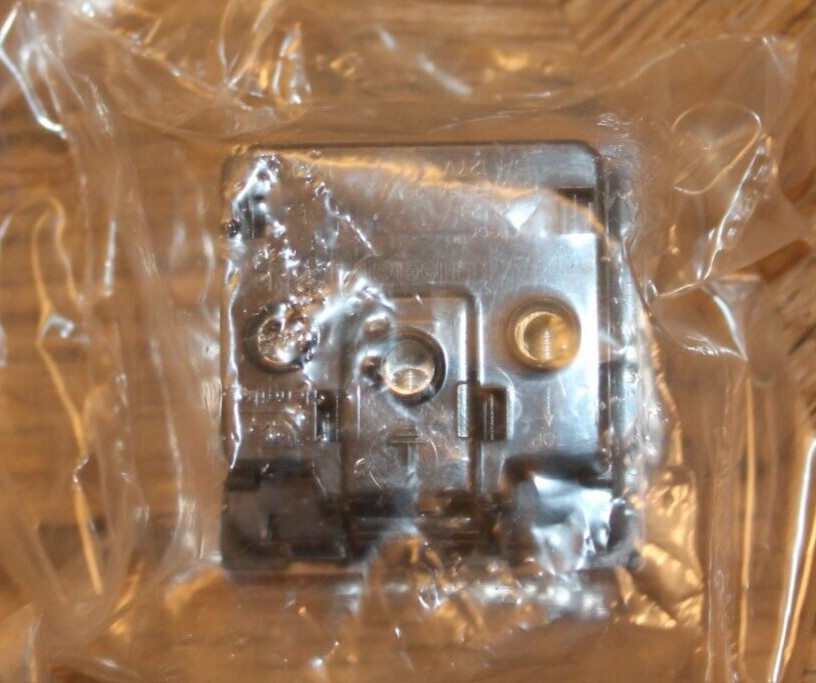Legrand - 572123 MULTISTANDARD SOCKET OUTLET, UNSWITCHED, WHITE, 2P+E, SHUTTERED