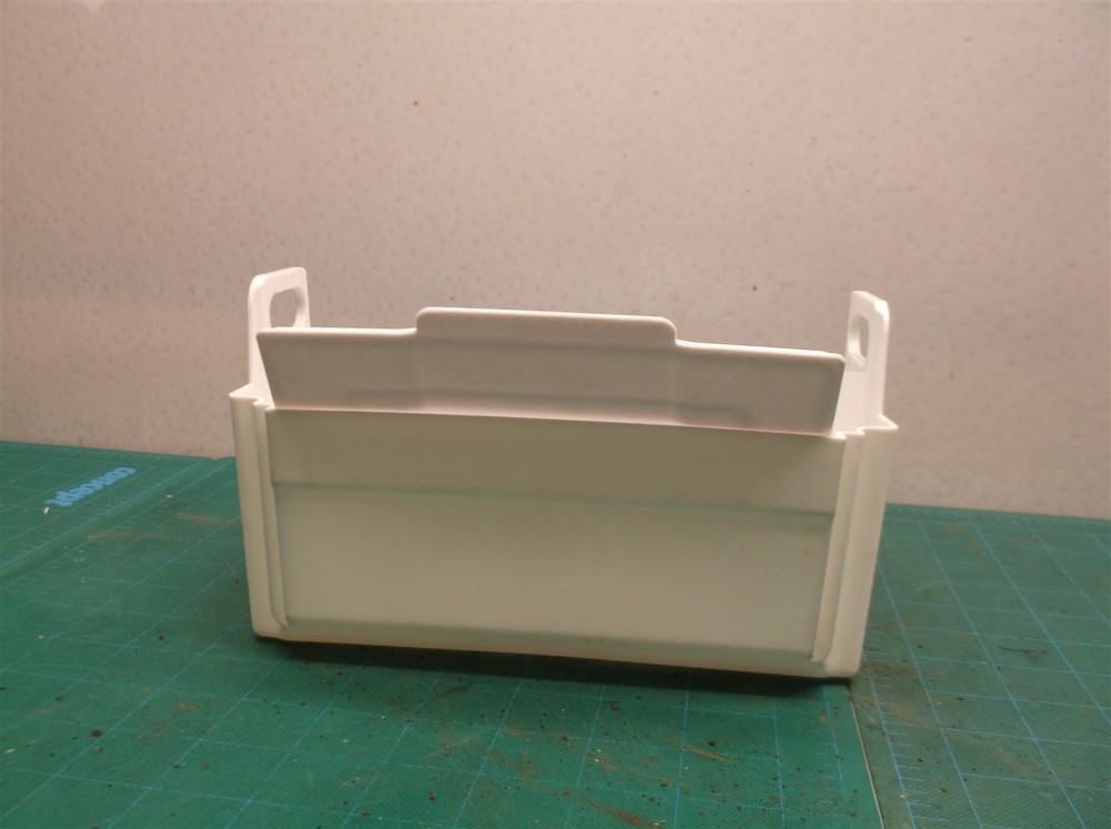 Igloo IGLICEB33SS Countertop Ice Maker Basket & Flap White