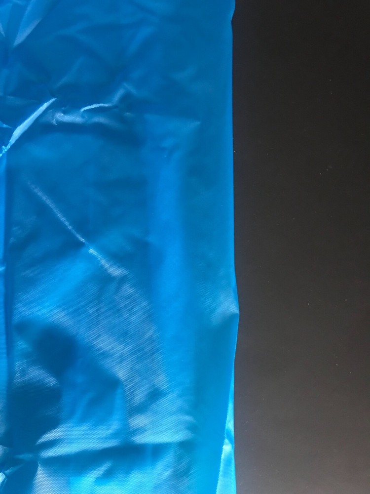 200 Count - Disposable Isolation Gown w/ Thumb Loop Fluid Resistant Polyethylene