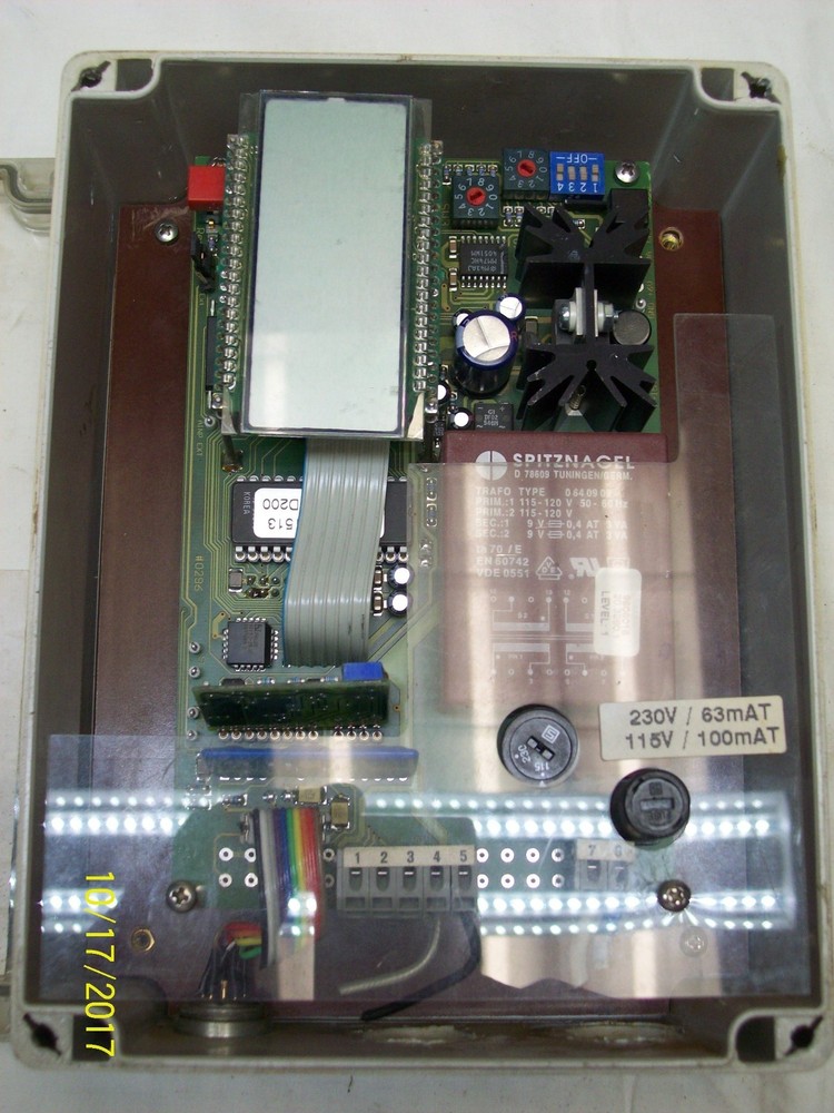 ROSEMOUNT TR-200 ANALYTICAL SENSOR TRANSMITTER missing cover screws