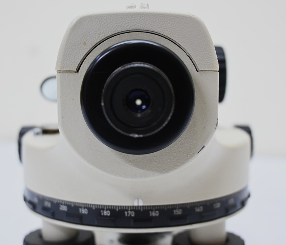 Nikon AC-2s Automatic level with hard Case.