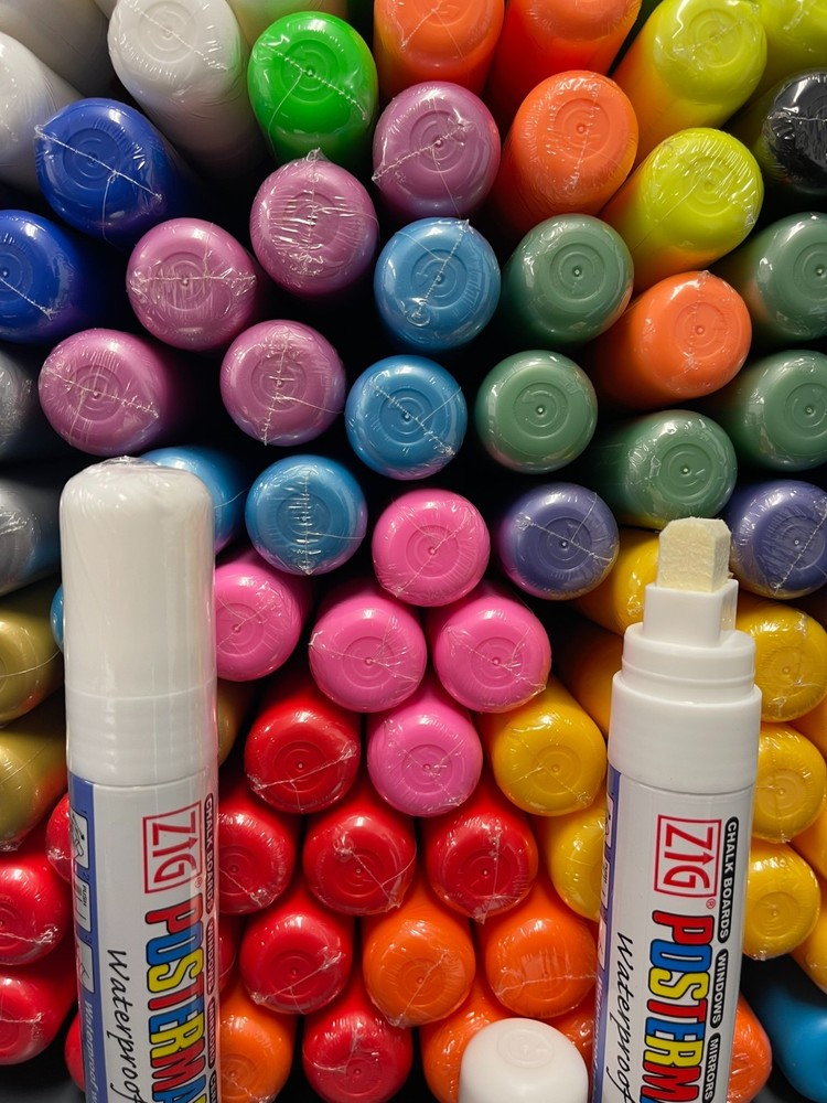 Kuretake ZIG Posterman Waterproof PMA-120 Liquid Chalk 15mm Chisel Tip Light Blu