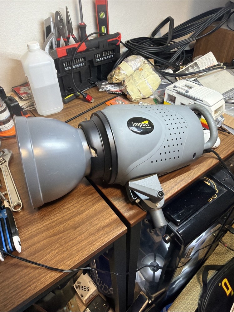 USED Impact Digital Monolight 400W/s 120VAC Missing Bulb Screen Issue READ