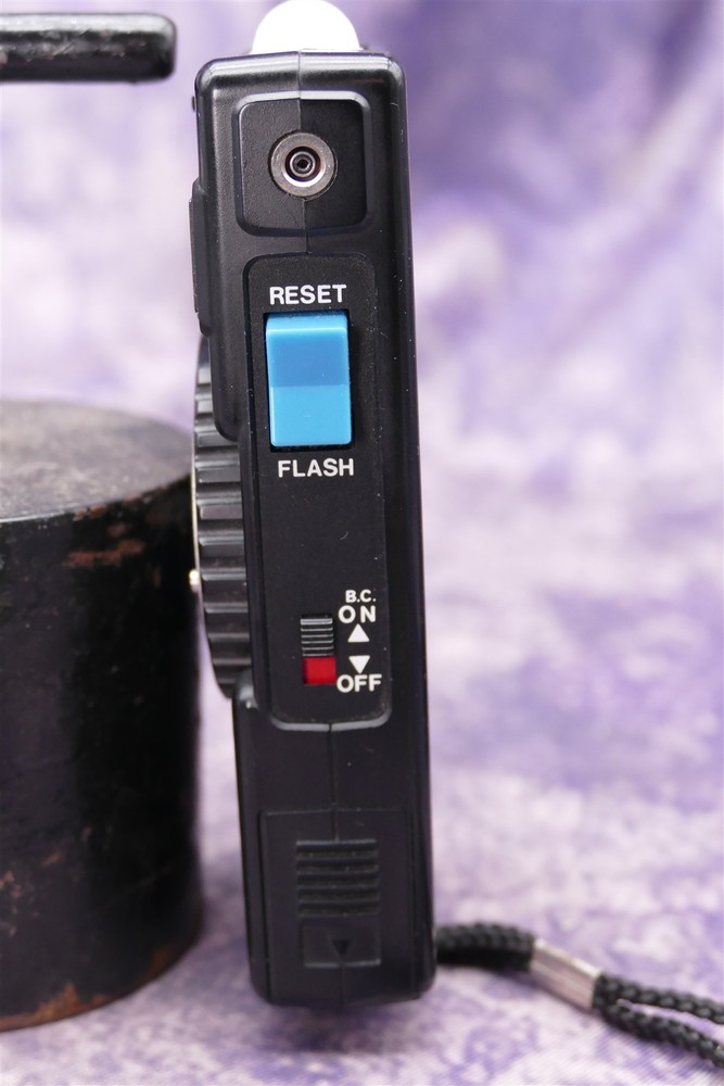 Vivitar EFM-2 Digital Meter Flash With Case and Manual