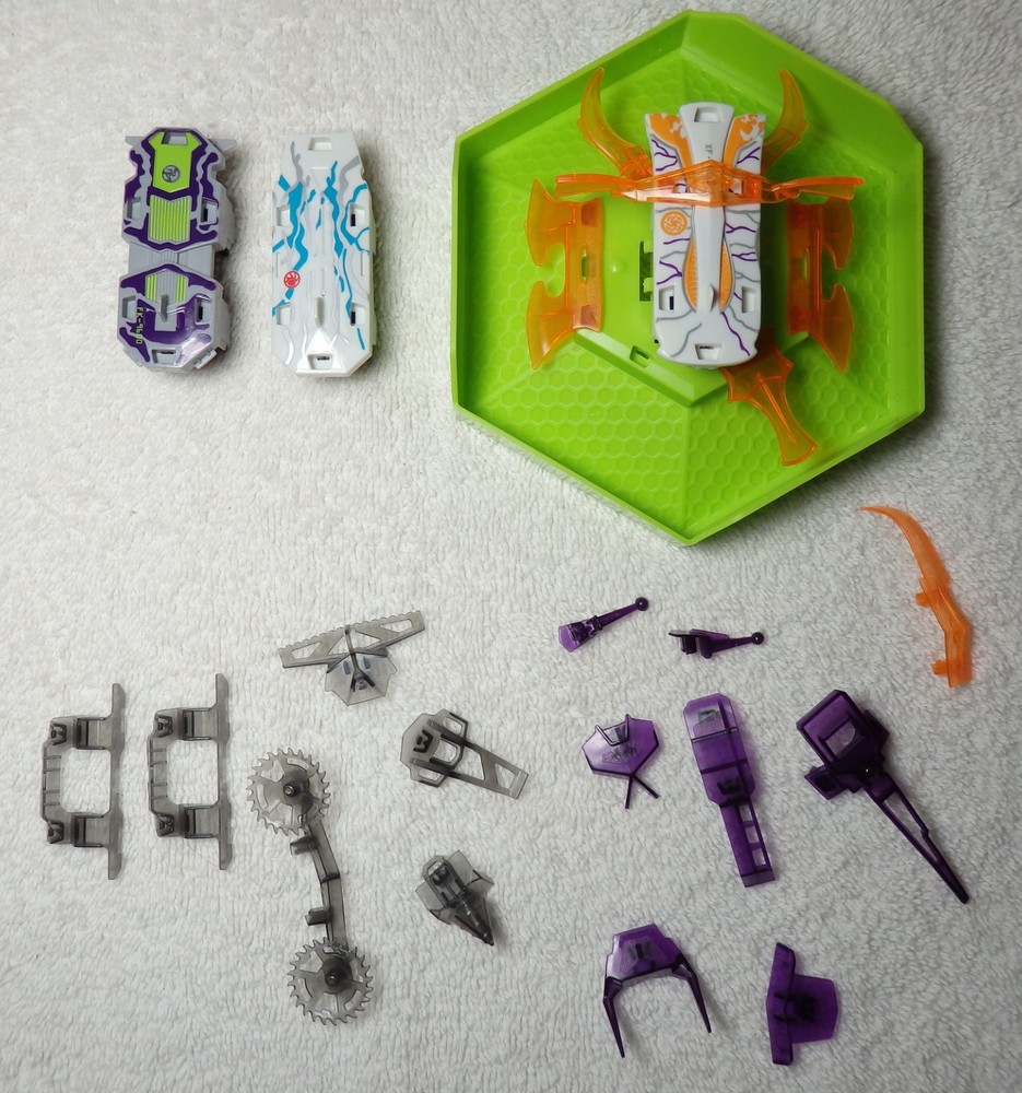 HEXBUG Gladiators Battling Robots Stadium Set – 3 Robots + Arena