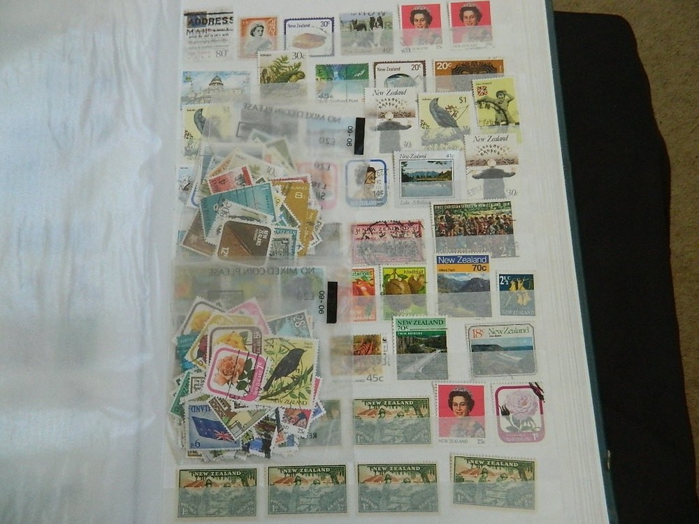 BRITISH COMMONWEALTH STAMPS COLLECTION IN STOCKBOOK