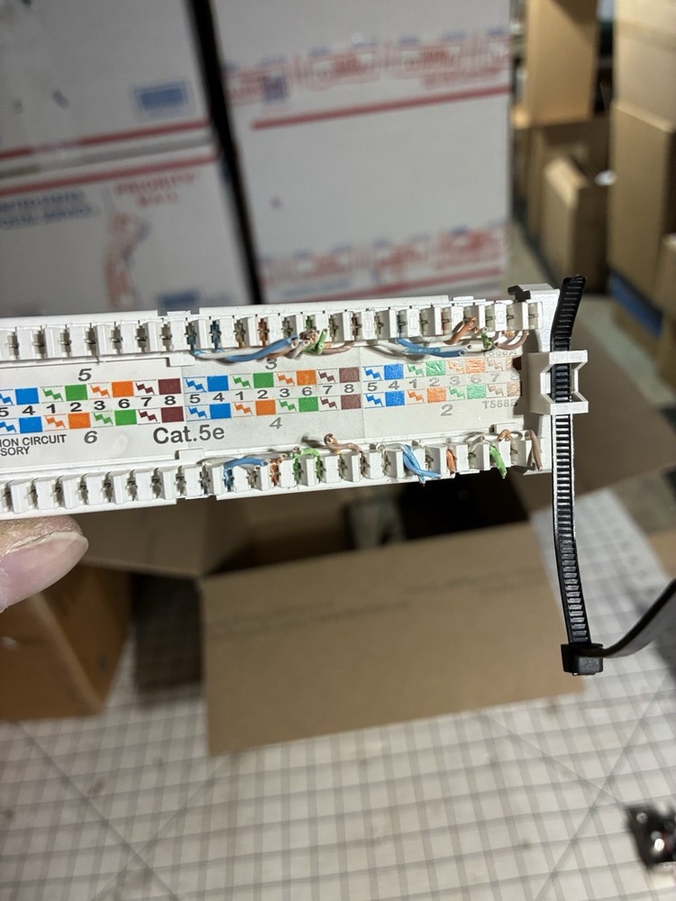 T568B Communication circuit accessory CAT.5E B543