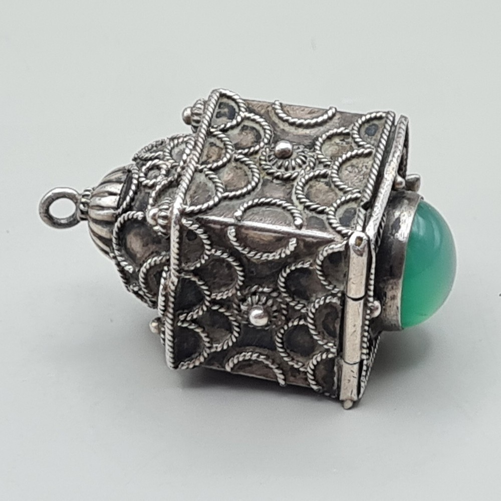 Antique Silver & Jade Sone Pill/Snuff box
