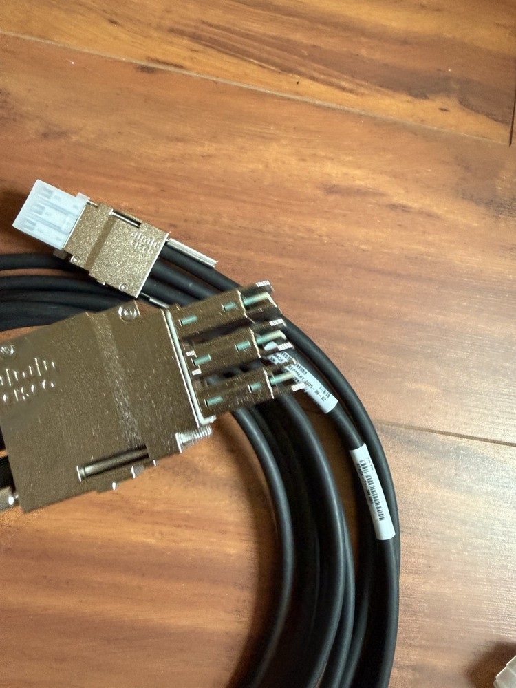 Cisco STACK-T1-3M stacking cables