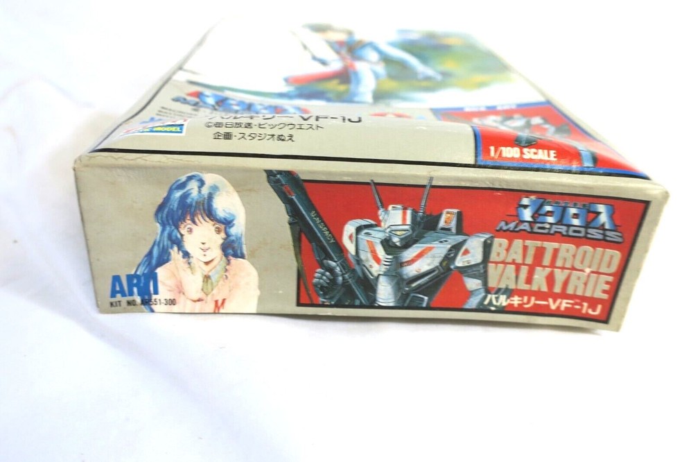 Arii Macross 1/100 VF-1J Valkyrie Variable Fighter 1/100 Model Kit E15