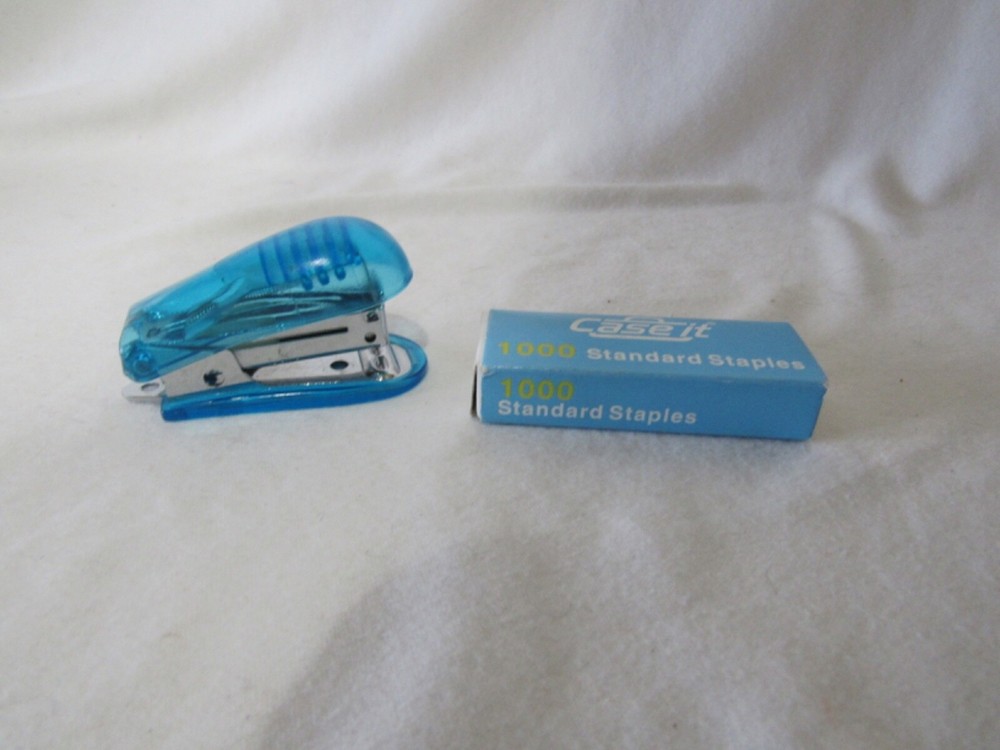 Vintage CASE IT Blue Mini Stapler with Staples