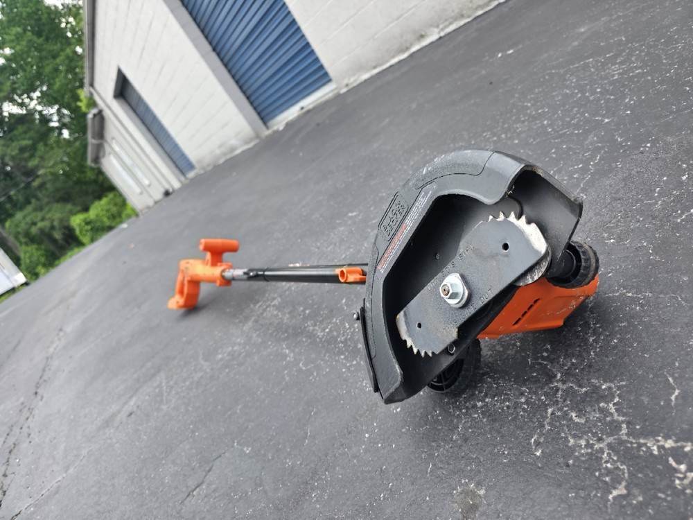 BLACK+DECKER 20V MAX* Edger - BCED400C1, Used