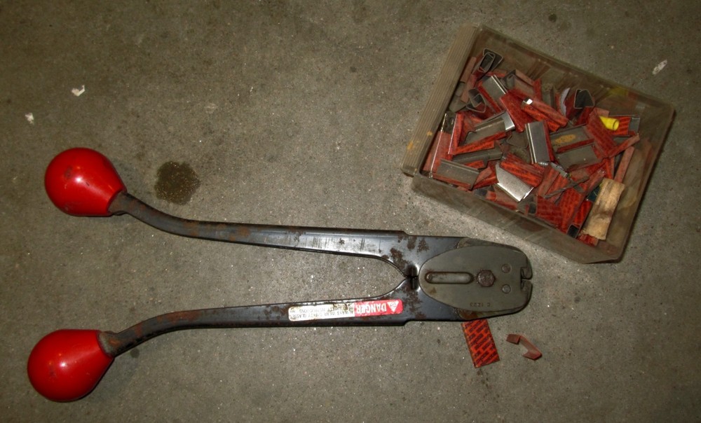 SIGNODE 5/8" - 3/4" steel strapping tools 2 sets