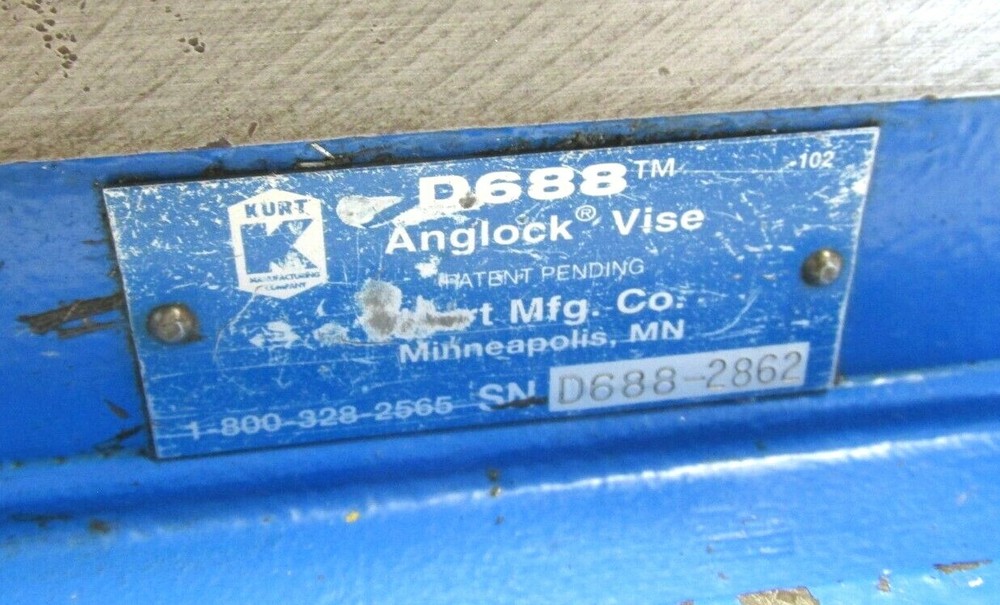 KURT ANGLOCK 6" MILLING MACHINE VISE w/ JAWS & HANDLE - #D688