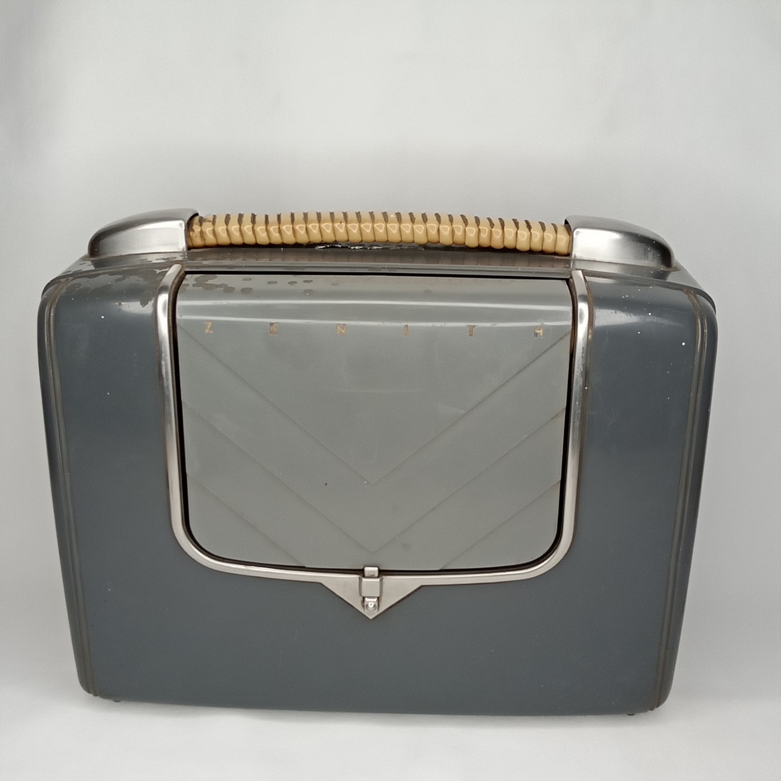 WWII Era Bakelite Portable AM Radio Zenith Tip-Top Holiday Gray 1940s