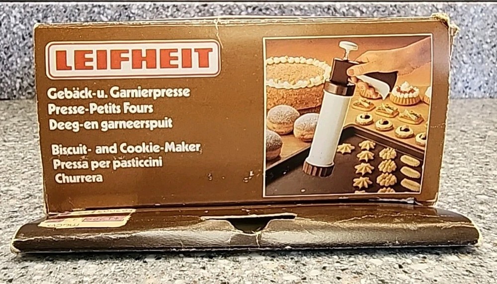 Leifheit Biscuit & Cookie Maker Press Complete