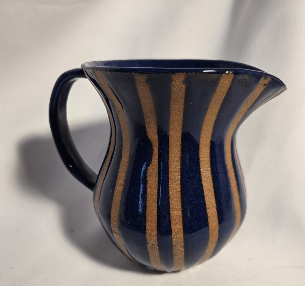Pottery pitcher 2 toned with handle.