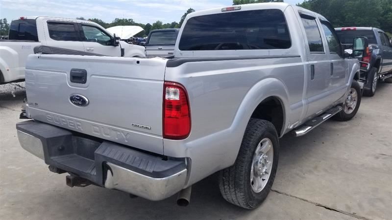 16 FORD F250 SD HIGH MOUNTED STOP LIGHT