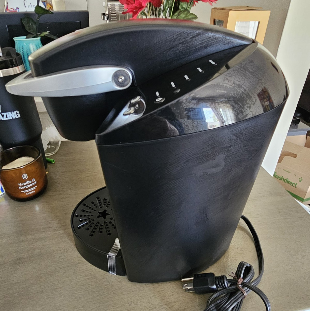 Keurig Single Cup Brewing System Coffee Maker Model B40 NOB