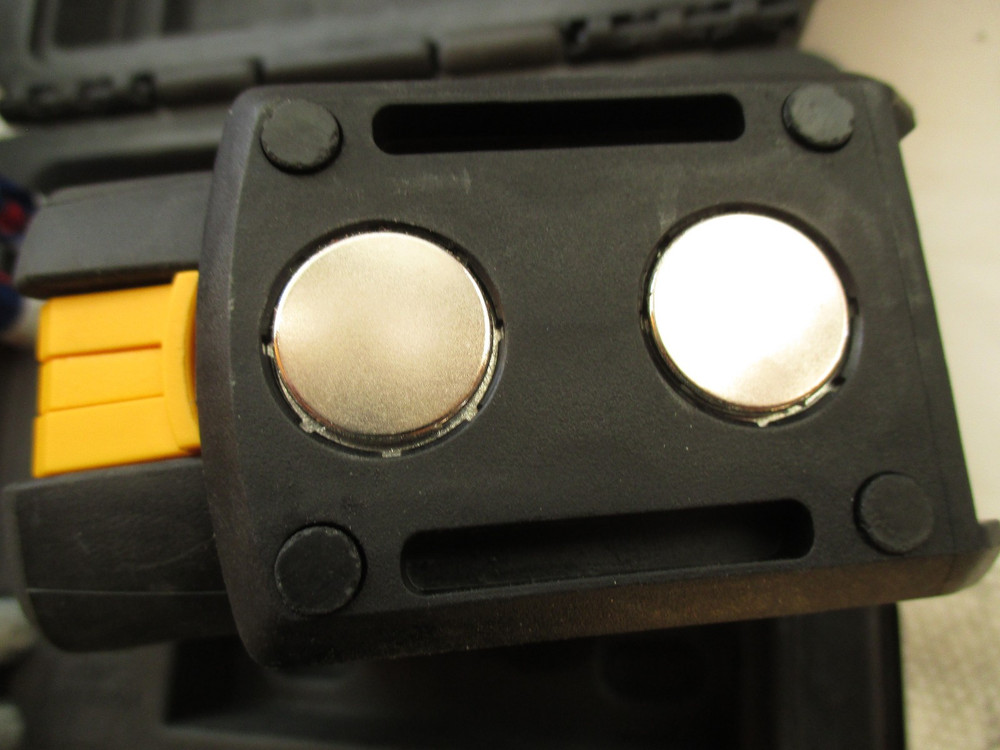 DeWalt DW083 3 Beam Laser Pointer Level, with Storage Case