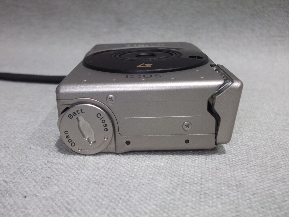 Canon IXUS Compact Digital Camera - Please Read Description