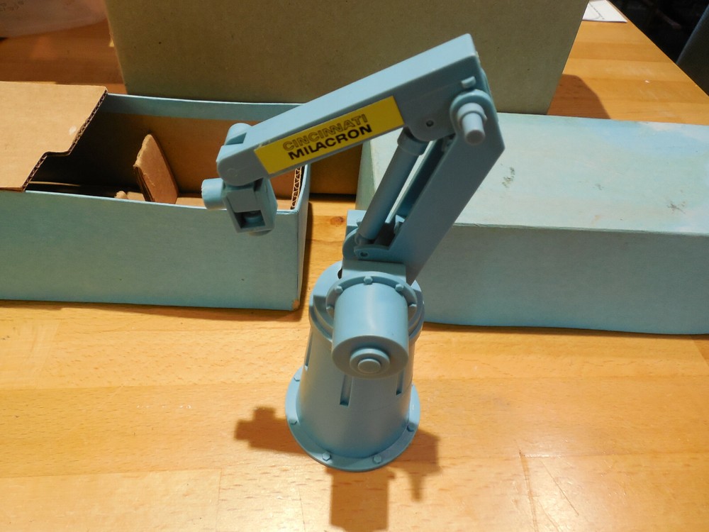 Cincinnati Milacron Robot Model T3 blue Plastic