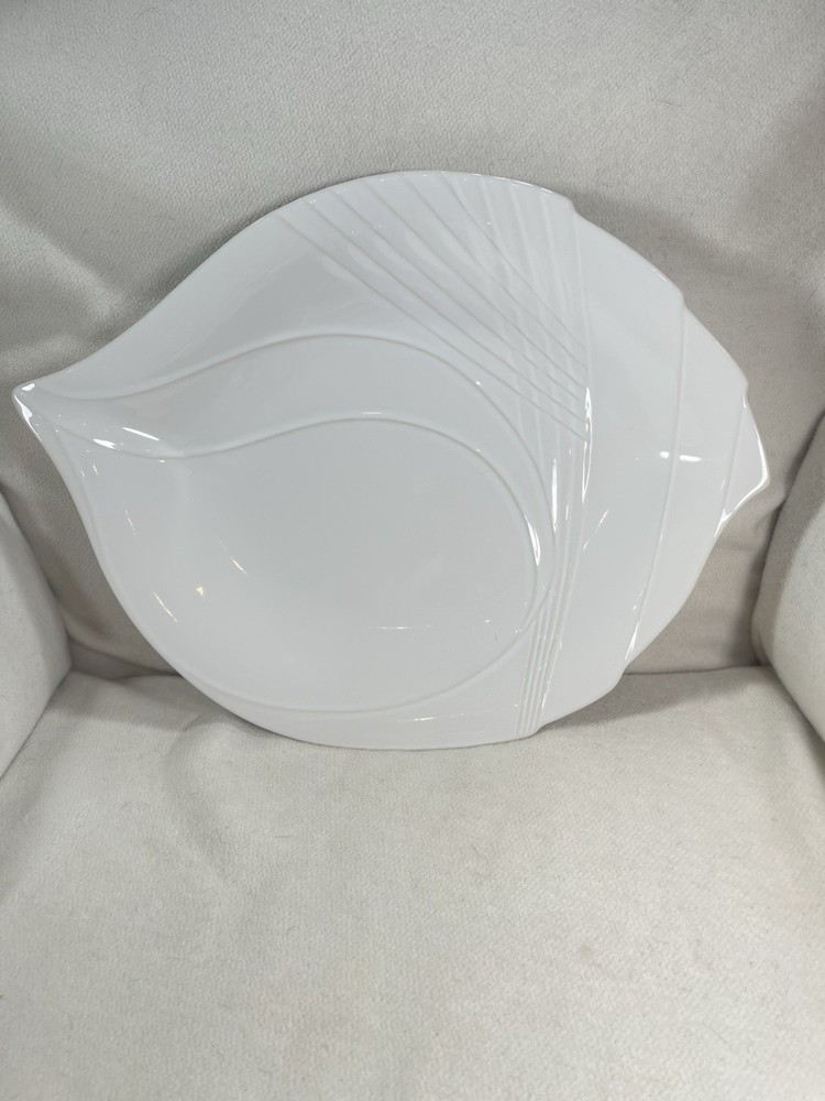 Large White Ceramic Seashell Shaped Serving Platter W/ Embossed Ridges 17.5”