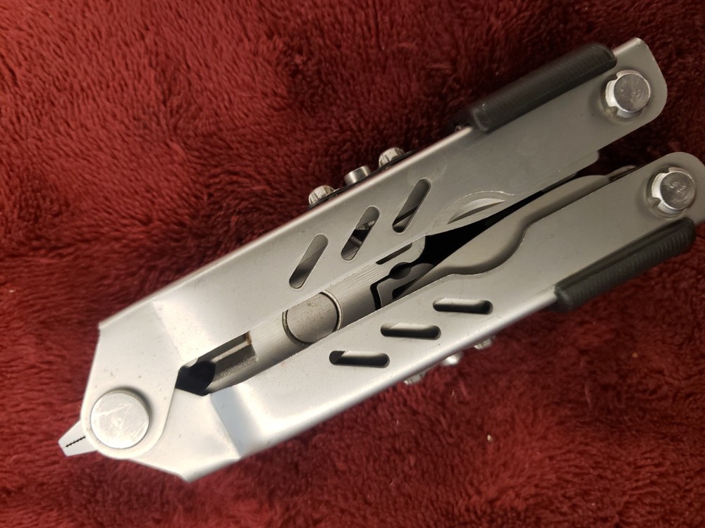 🔪🔪 Gerber Multi Tool Needlenose MP400 with scissors & Drop Point Blade 4scw