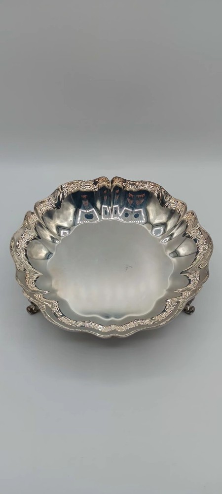 WM A ROGERS Footed Silverplated Candy Dish Scalloped Shell Serving Bowl