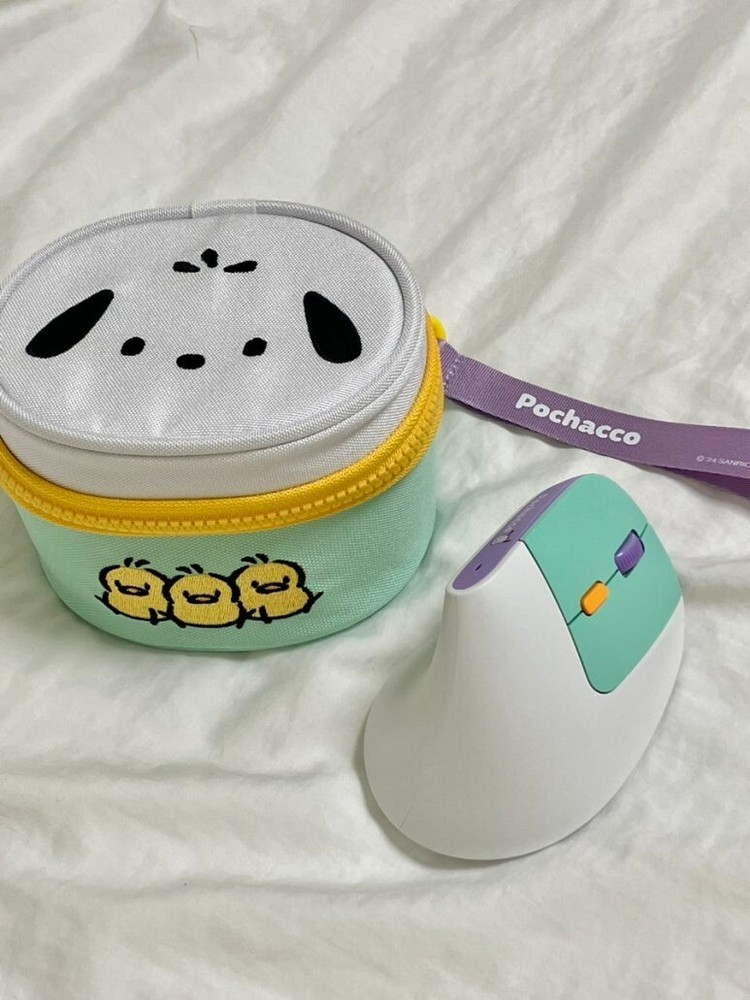 Sanrio Characters Ergonomics Vertical Wireless Mouse + Character Pouch Set