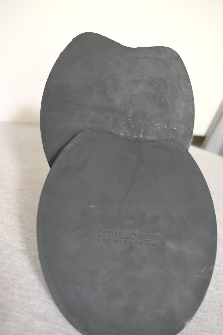 NEW Pair of Castle Plastics Size 4 Black Hard Rubber Horse Hoof Shoe Flat Pads