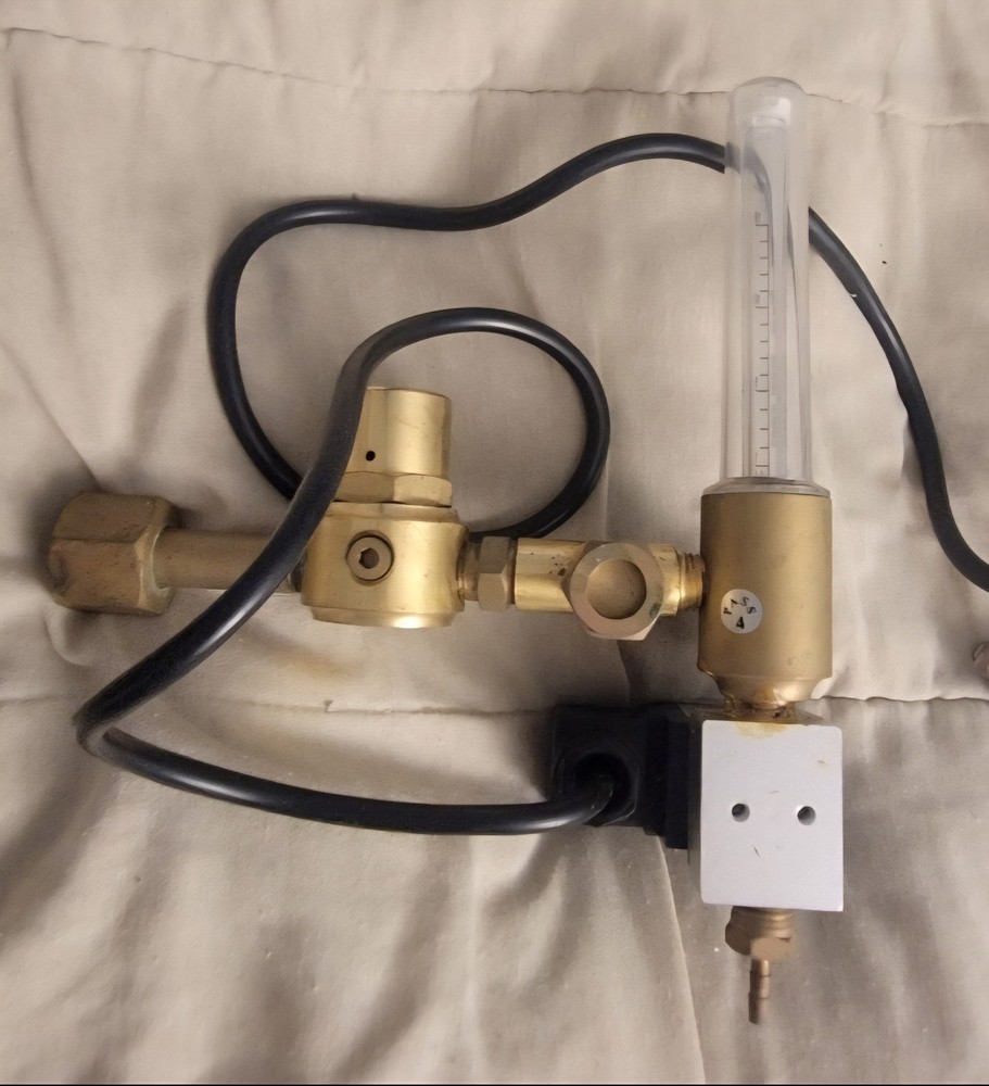 CO2 Regulator Brass Liding Model 2W2T