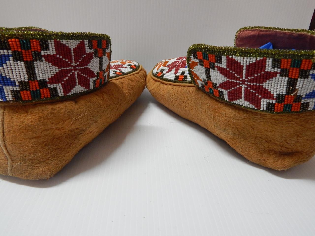 VINTAGE 1930s CREE INDIAN BEADED MOCCASINS ON MOOSE HIDE - MINT - NVR WORN