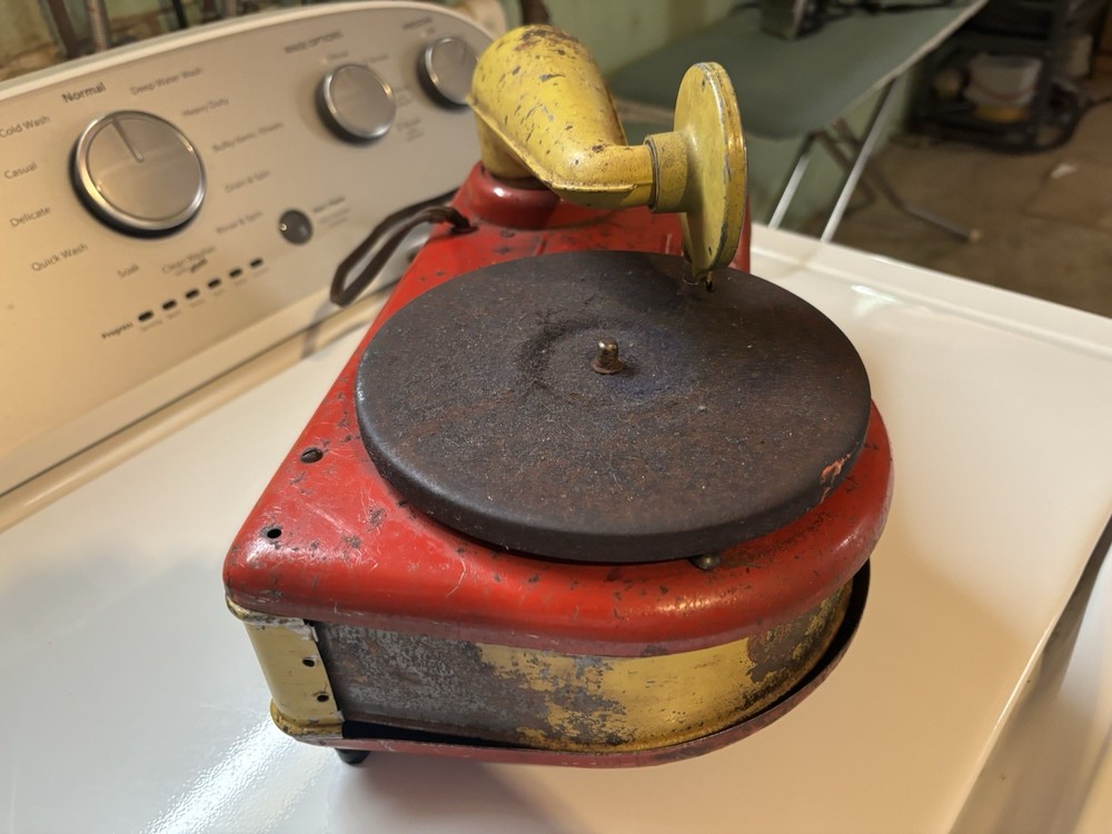 Lindstrom Childs Record Player Model 276