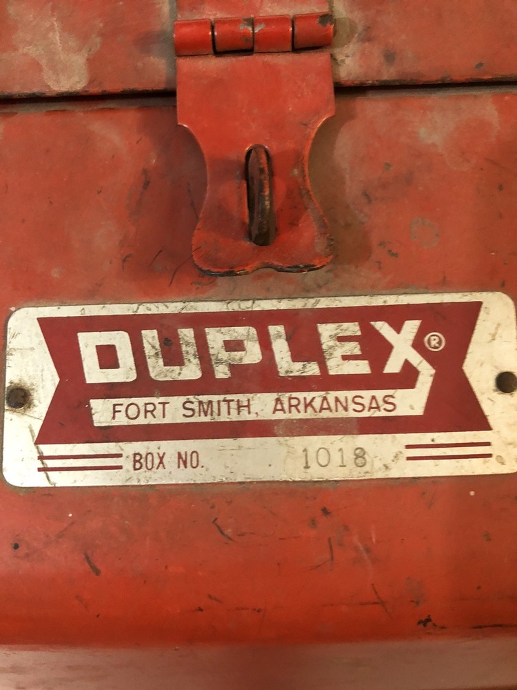 VINTAGE DUPLEX CANTILEVERED TOOL BOX RED MODEL 1018