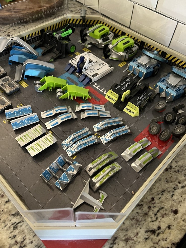 Hexbug Battle Bots Lot Pro Arena Bots Controllers Push Bots