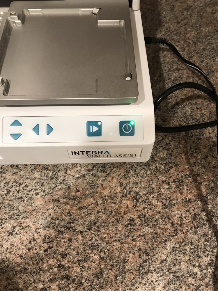 INTEGRA BIOSCIENCES VIAFLO ASSIST PIPETTING ROBOT