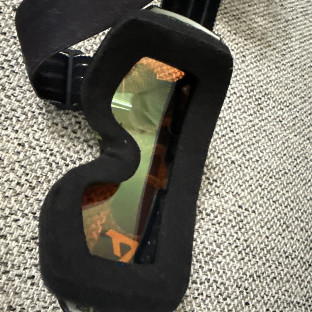 Anon Snowboard/Ski Goggles - Black with Green Strap, Adjustable Strap