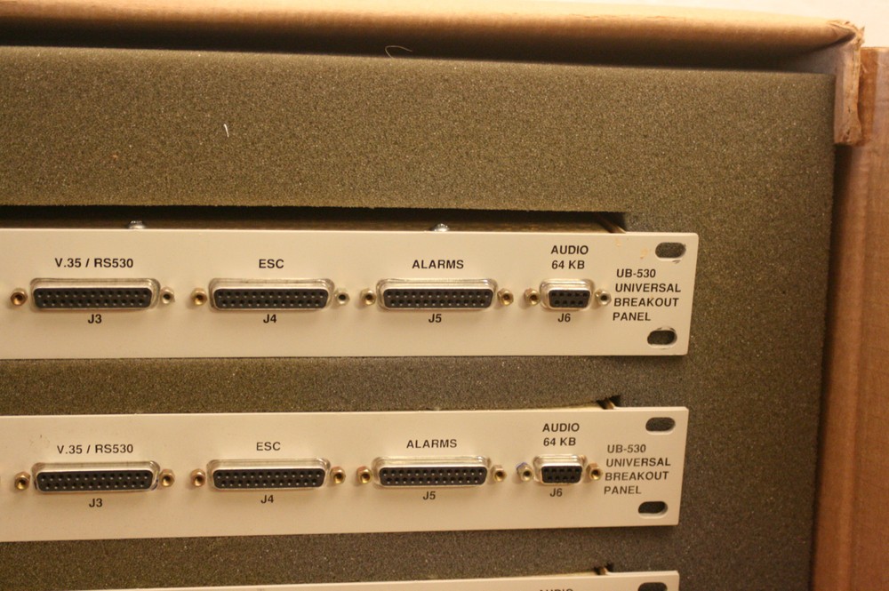 COMTECH EF DATA SATELLITE UB-530 UNIVERSAL BREAKOUT PANEL
