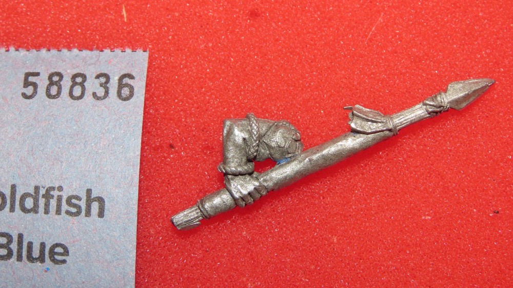 Games Workshop Warhammer Lizardmen Saurus Warrior Spear Arm Lizardman Bit GW 96