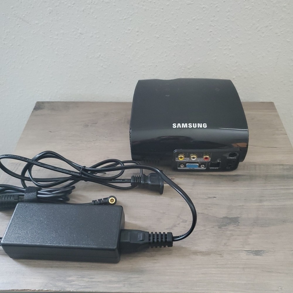 Projector Samsung SP-P400B With Plug No Remote