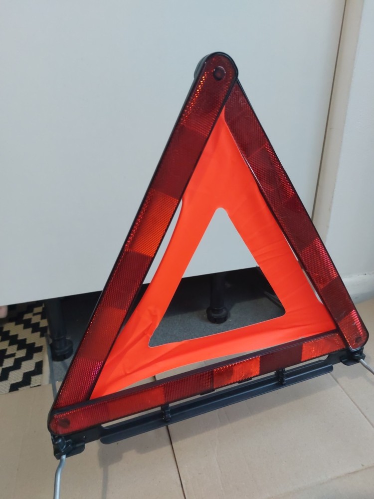 BMW 1 3 5 Series E46 E60 E61 E87 E90 E91 Warning Triangle Blue Container 1095457