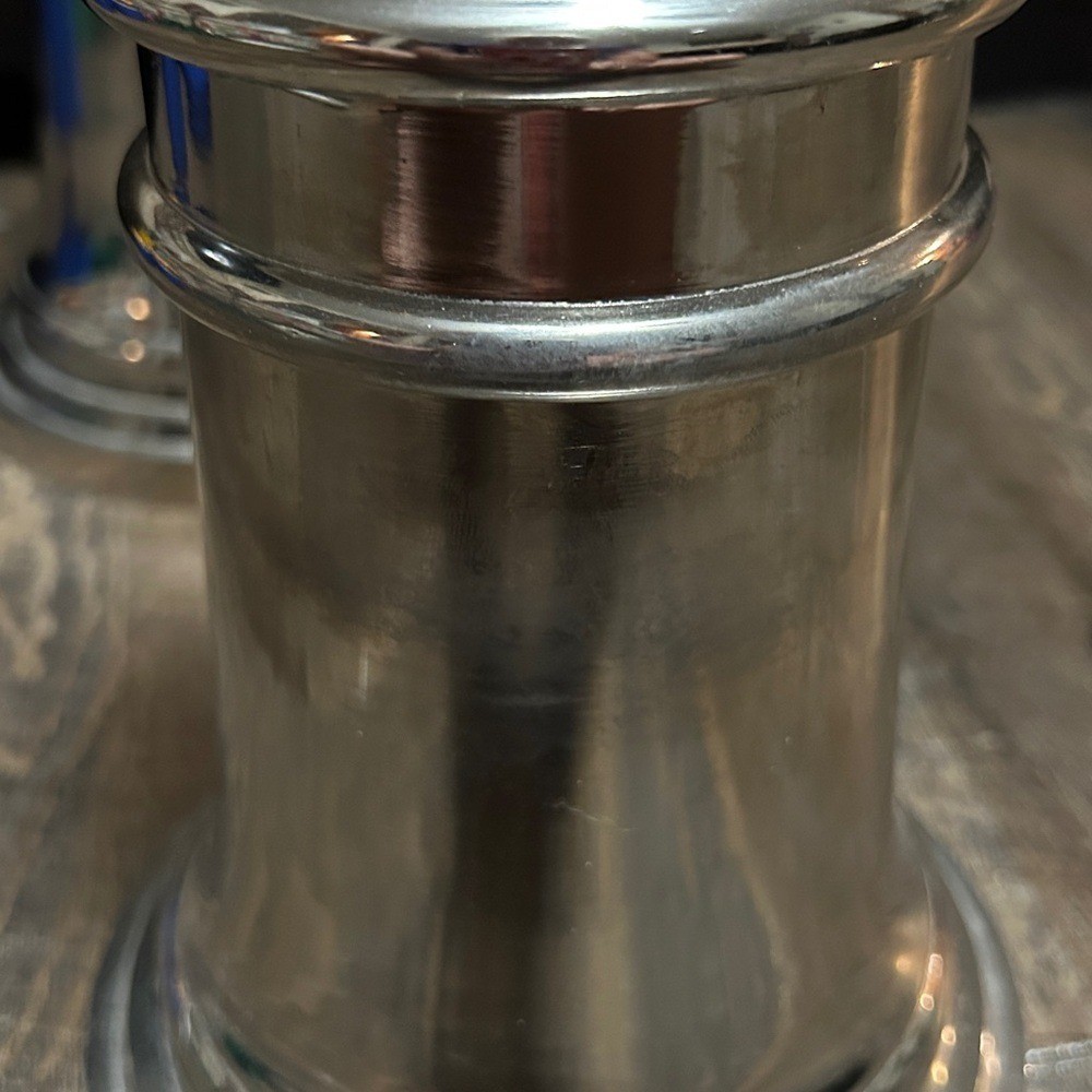 Tommy Bahama metal king and queen chess piece cocktail shaker set Large Game Bar