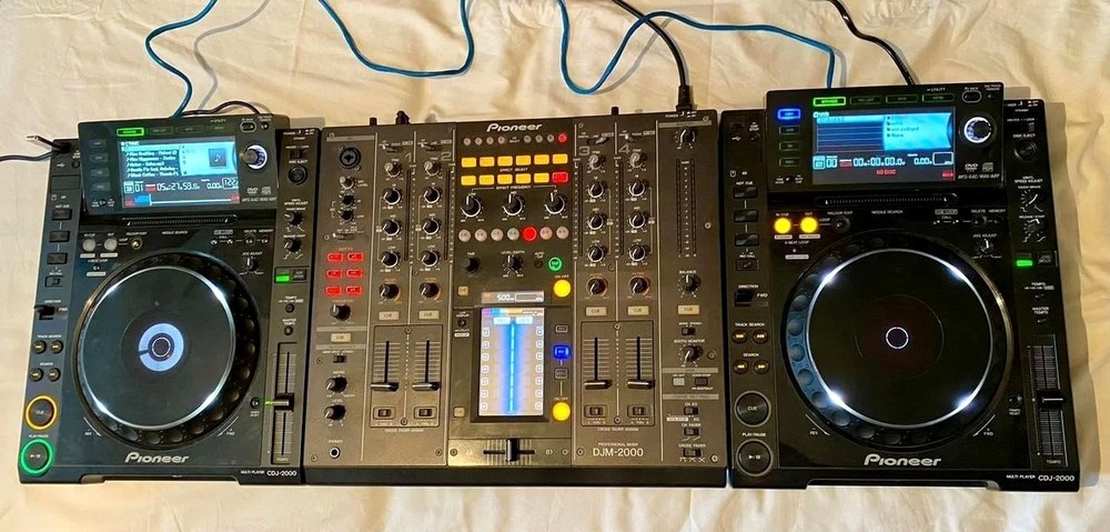 Pioneer CDJ2000x2 Djm2000 set