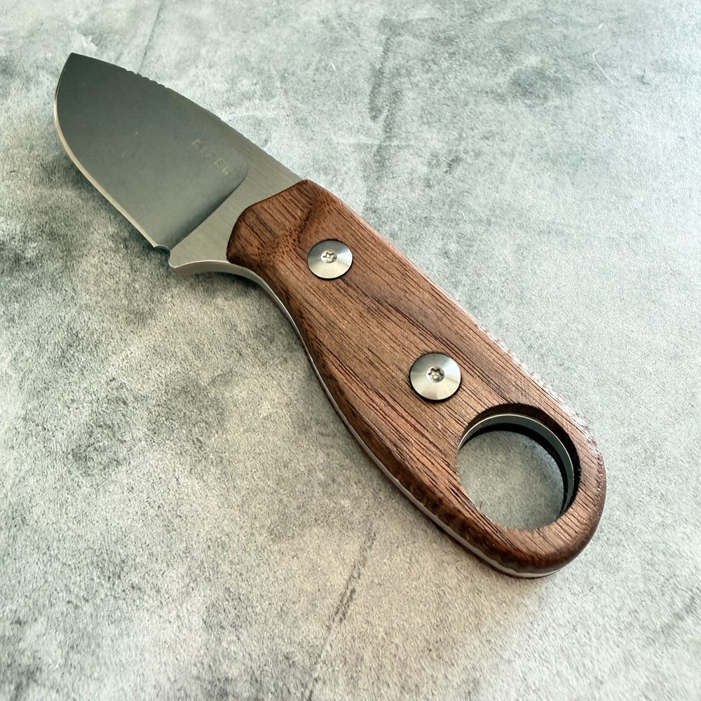 Smooth walnut handles Scales for Kizer Beaver