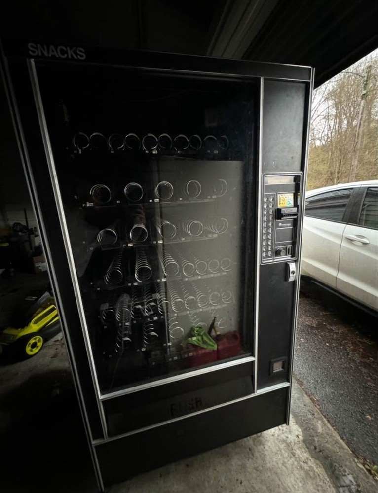 Automatic Products 7600 Snack Vending Machine