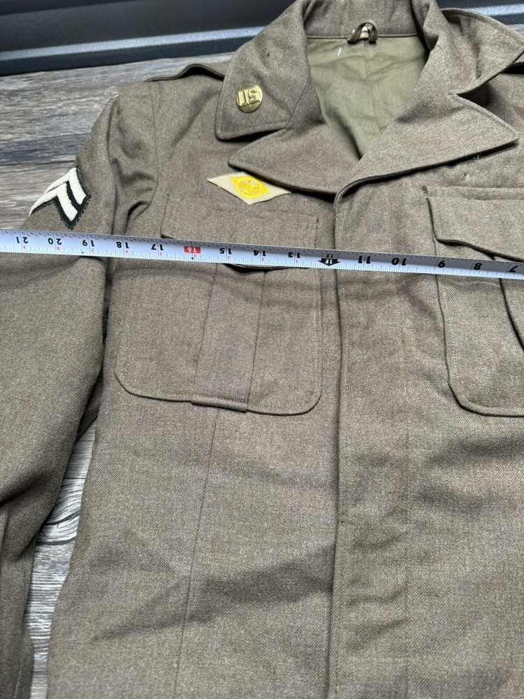 Original WW2 U.S. Army 33rd Infantry Division Khaki Jacket Dated