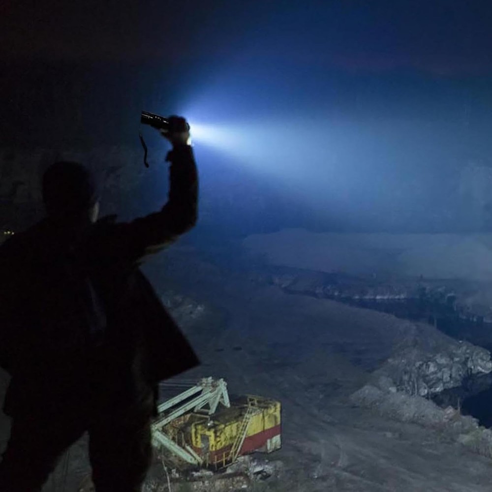 Portable V95 High Performance Flashlight For Outdoor Durability
